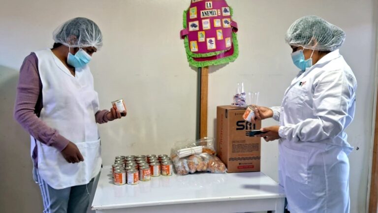 Supervisan servicio de desayunos en escuelas usuarias de Samegua y Moquegua