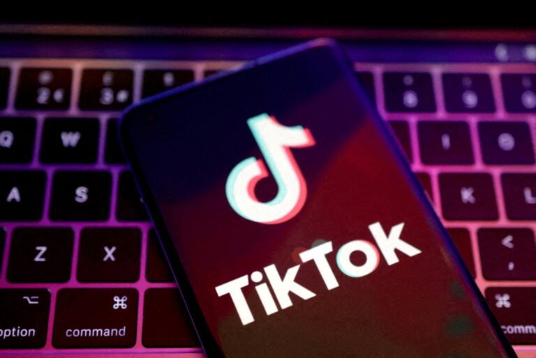Mujer denuncia que compró pijamas a través de TikTok pero no llegó pedido
