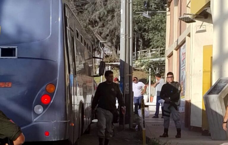 Diecinueve internos llegan al penal de Moquegua como parte de operativo de deshacinamiento en Camaná