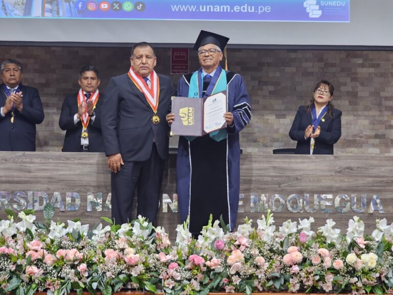UNAM distingue con título honorífico de Honoris Causa a Washington Zeballos Gámez