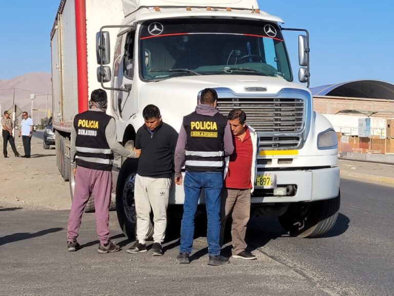DIRANDRO interviene tráiler con cargamento de droga en Ilo