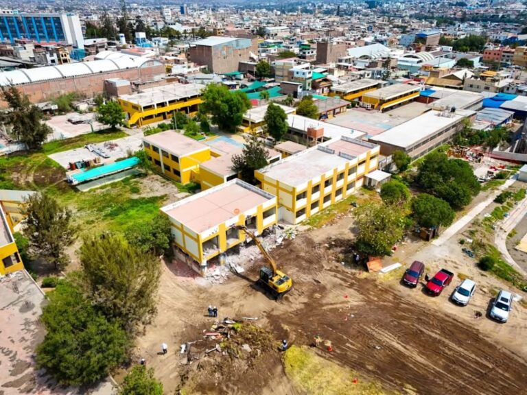 Contraloría detecta sobrecosto de S/ 219,000 en obra del colegio Arequipa