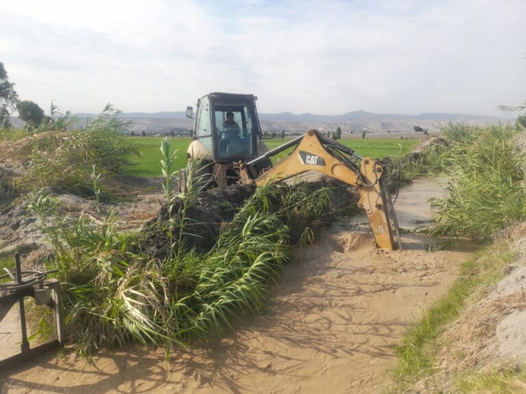 Limpian 38 km de canales de riego en el valle de Tambo con apoyo de Southern Perú