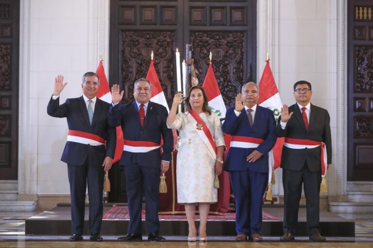 Presidenta Boluarte tomó juramento a tres nuevos ministros