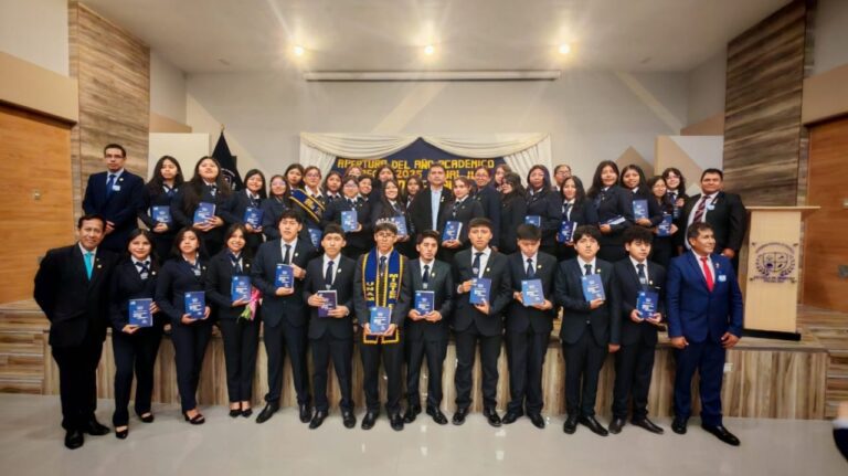 Estudiantes de Derecho de la UNAM Ilo juramentan lealtad a la Constitución