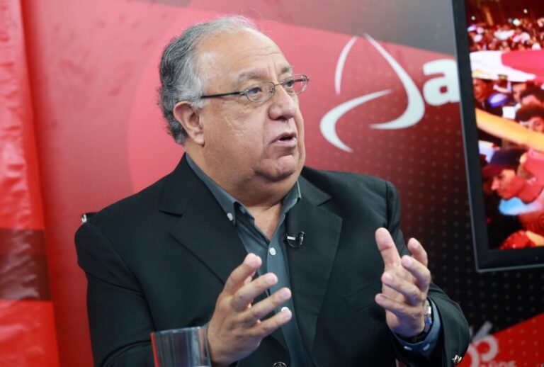 Fernando Tuesta: “El Perú nunca tuvo grandes partidos, salvo el APRA en su momento”