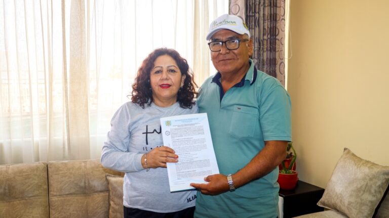 Municipio de Cocachacra firma diez convenios para apoyar a colegios