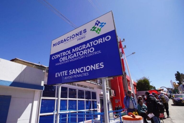 Trinquetes políticos: El éxodo boliviano…