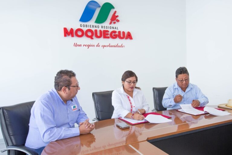 Firman convenio para formalizar más de 2,300 predios rurales en Torata