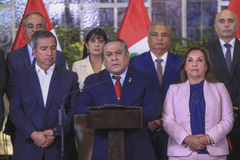 Gustavo Adrianzén renunció a la Presidencia del Consejo de Ministros