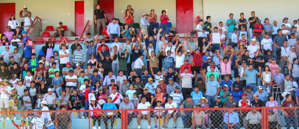 Trinquetes políticos: Se fue "Panzón" González 2 Hinchas del Club Deportivo Moquegua 18052025 La Prensa Regional