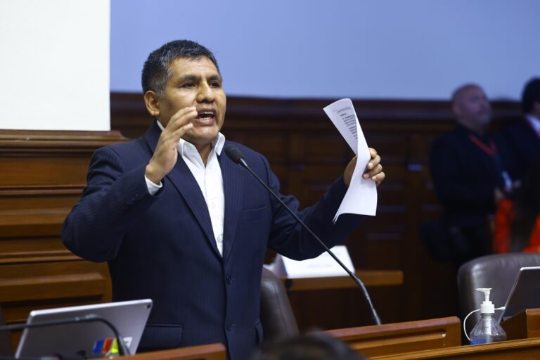 Congresista Quito responsabiliza al Minsa por despidos en el CS Cocachacra