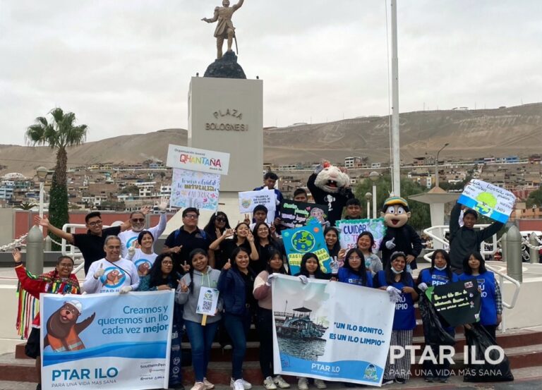 Jóvenes lideran campaña ambiental durante el corso por aniversario de Ilo