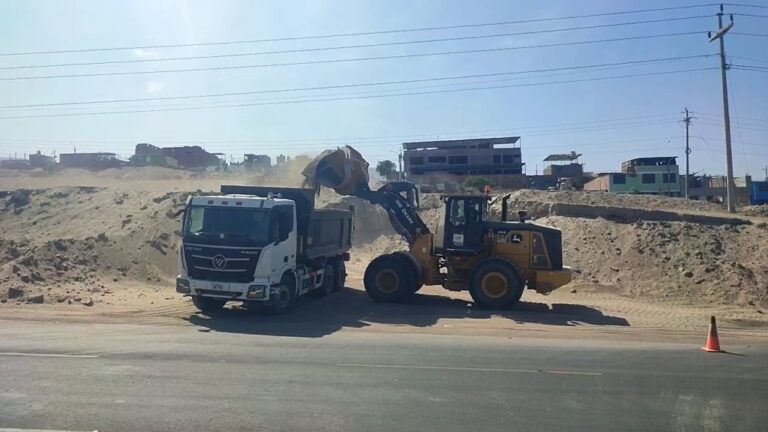 Ante abandono e inseguridad: vecinos de Alto Inclán limpian vía de Evitamiento