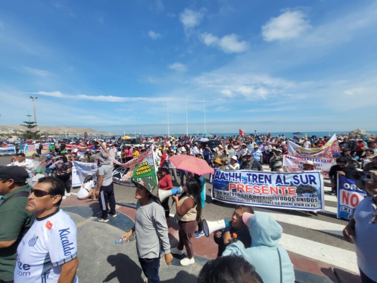 Cientos de ciudadanos marchan en Ilo exigiendo acciones contra la delincuencia