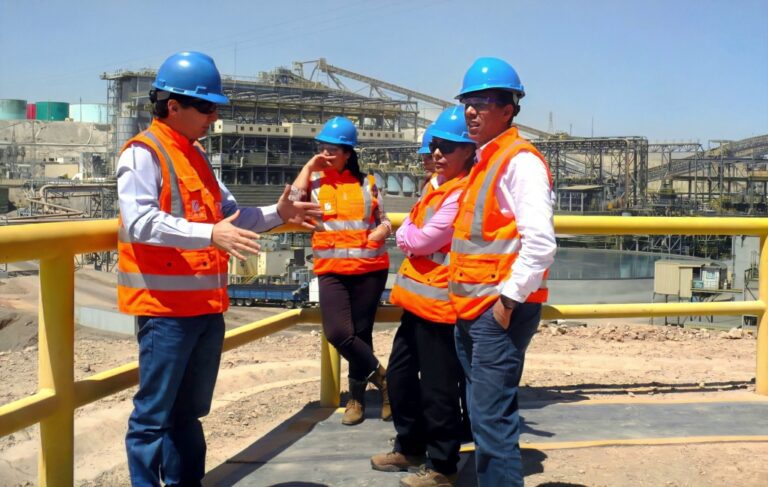 Ventas de 14 empresas mineras superaron los US$200 mil millones desde 1999