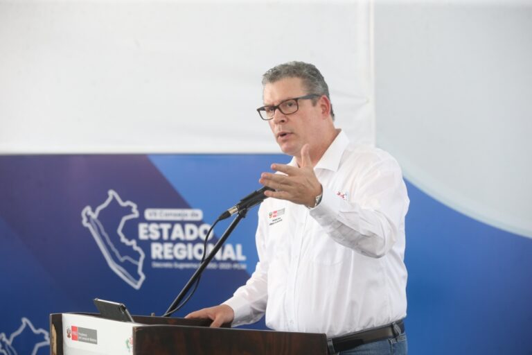 Minedu alista restricciones al uso de celulares en secundaria