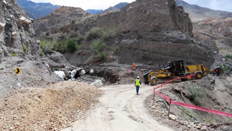 Se duplica presupuesto de obra vial en Puquina y avance solo llega al 36 % a semanas del plazo final