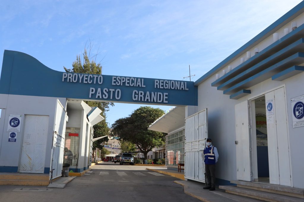 Proyecto Especial Regional Pasto Grande: La oportunidad perdida de Moquegua 5 Pasto Grande Ingreso puerta principal 1021 OK La Prensa Regional