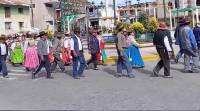 Pobladores de Sacuaya exigen al alcalde de Cuchumbaya cumplir compromisos asumidos