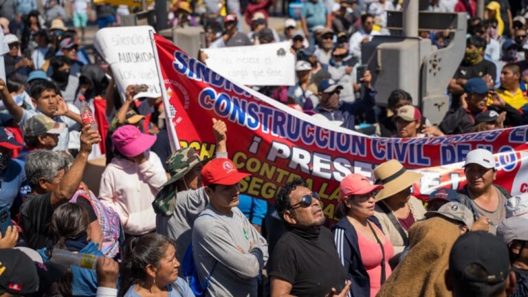Cientos de personas marcharon en el segundo día de paro en Ilo contra la inseguridad