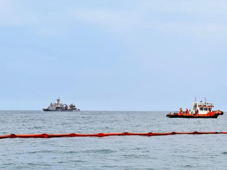 Ilo: Simulan derrame de hidrocarburos en el terminal de Tablones 