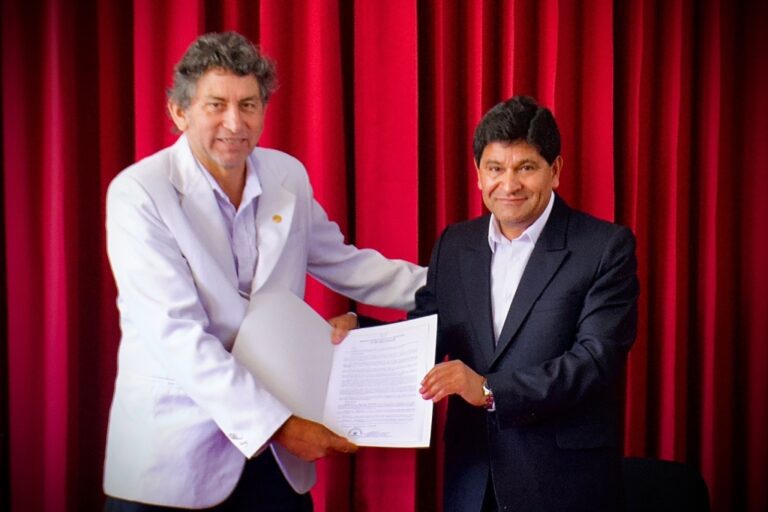 Renuncia gerente de Salud y regresa el cuestionado Walther Oporto