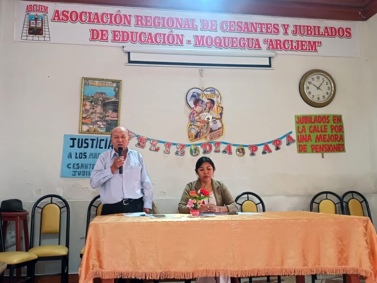 Docentes jubilados exigen pensiones dignas y cumplimiento de deuda social