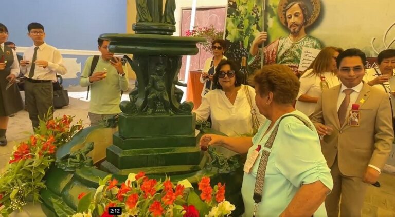Barrio Belén celebra a San Bernabé con tradicional pileta de vino