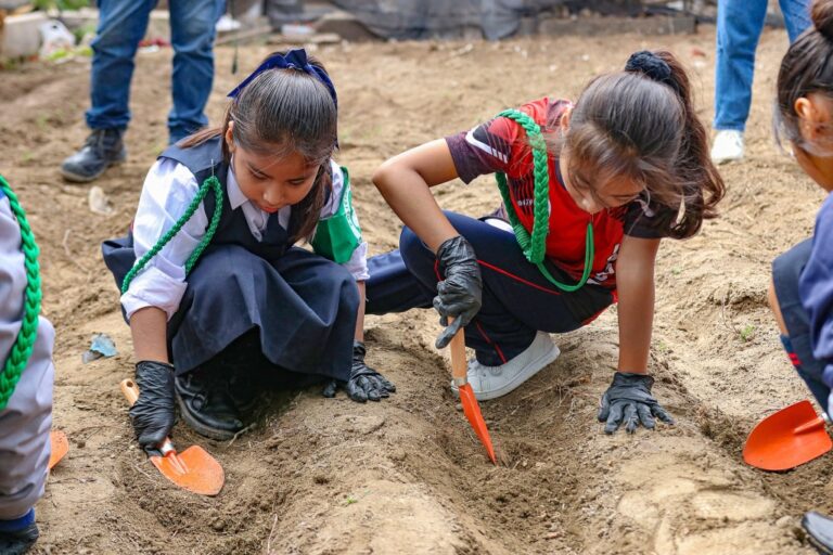 Promueven huerto escolar en el colegio Miguel Grau de Matarani