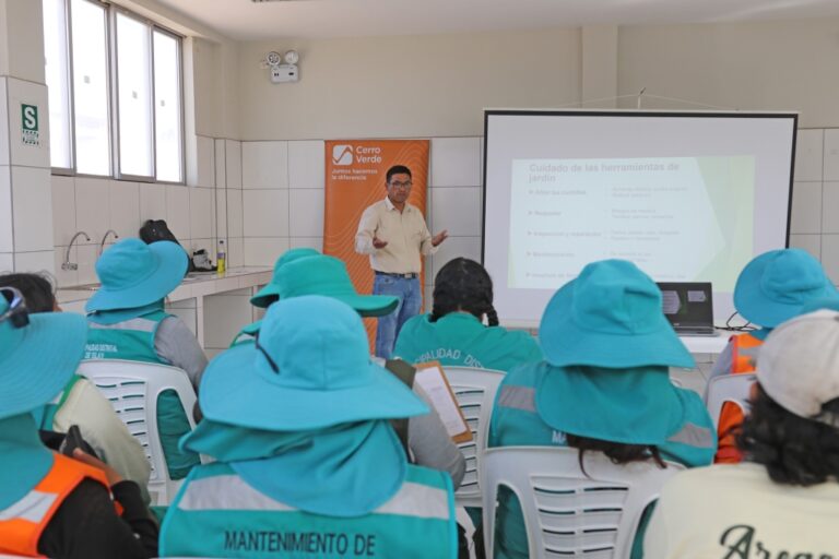 Capacitan al personal de Parques y Jardines de Islay-Matarani  