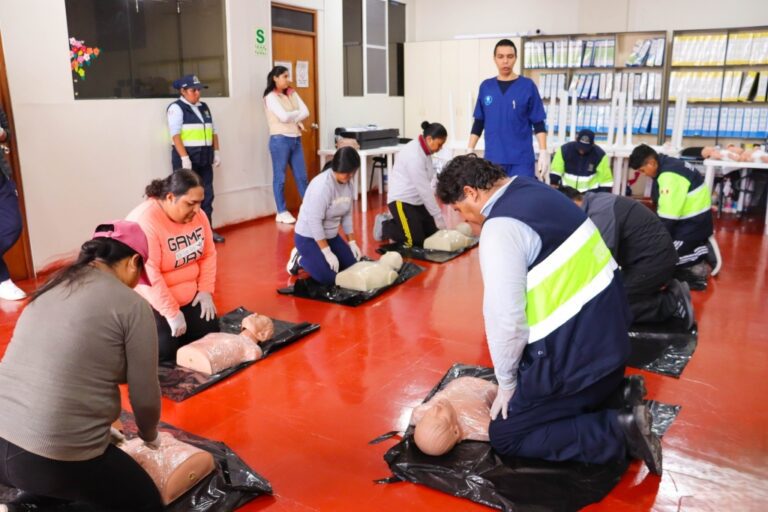 Serenazgo de Mejía se capacita en RCP