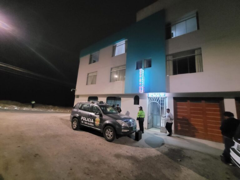 Joven mujer es hallada sin vida en habitación de hotel en Pampa Inalámbrica