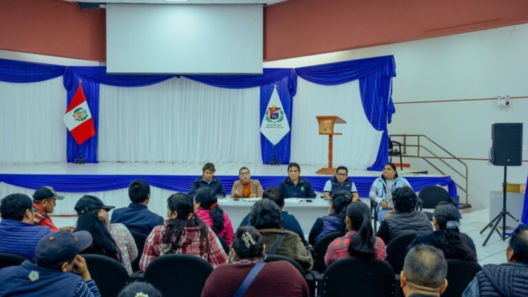 Comerciantes logran compromisos del municipio tras exigir mejoras en el campo ferial