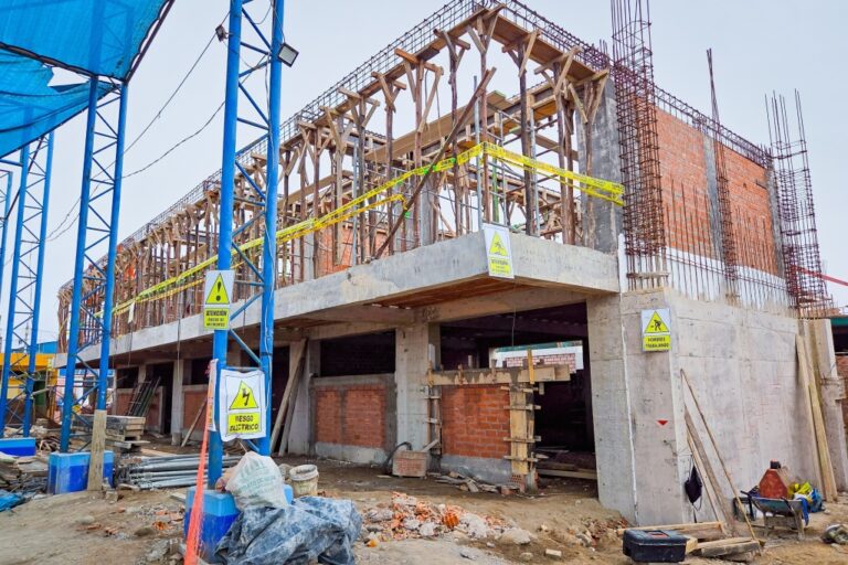 Construcción de la IE Everardo Zapata al 35 % de avance