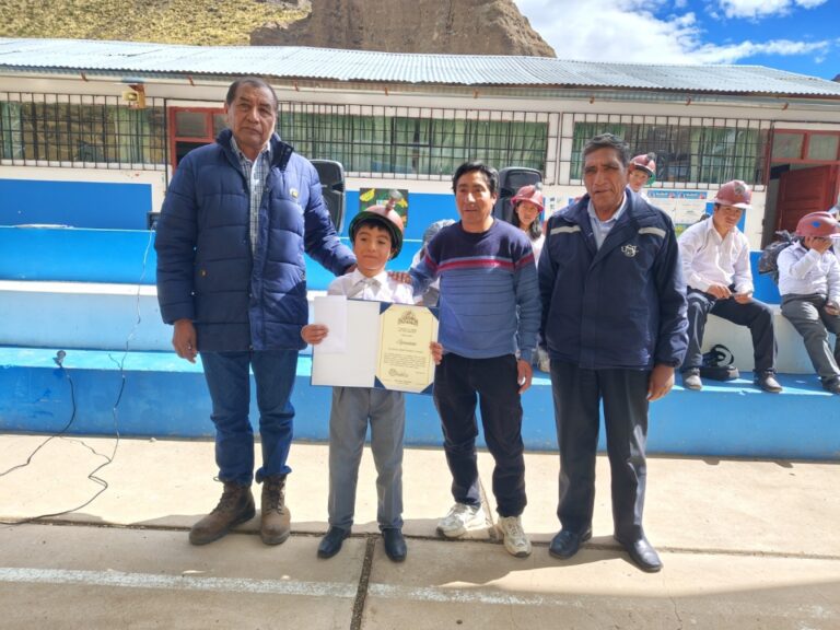 Deportista infantil de Ichuña recibe reconocimiento por destacada participación en campeonato nacional