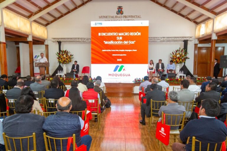 GOBERNADORA GILIA GUTIÉRREZ: “SE DEBE GARANTIZAR QUE EL GAS NATURAL LLEGUE A LAS FAMILIAS DEL SUR DEL PAÍS COMO UN DERECHO COLECTIVO”