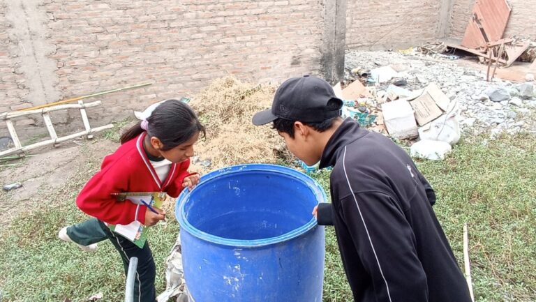 Estudiantes de Alto Ensenada aprenden sobre el dengue
