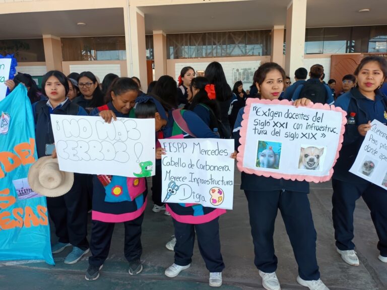 Estudiantes del pedagógico “Mercedes Cabello” protestan por incumplimiento de promesas