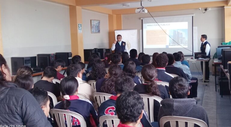 Fiscalía orienta a escolares de Ilo sobre violencia familiar