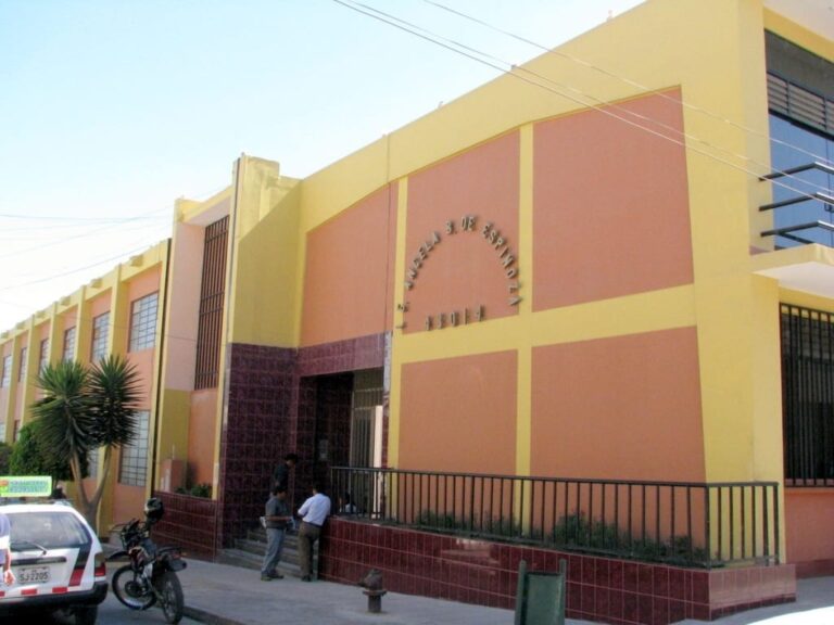 Estudiantes de la I.E. Ángela Barrios organizan rifa para comprar instrumentos musicales