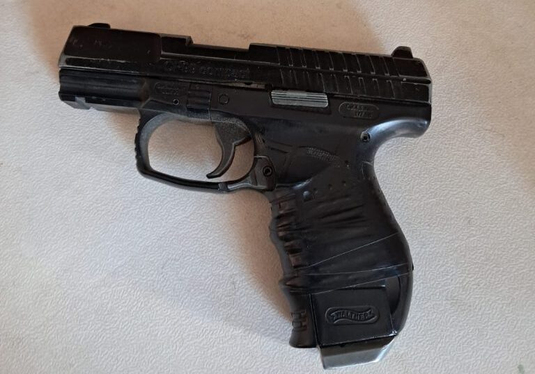 Sucamec incauta arma no letal en operativo en agencia de Caja Trujillo en Moquegua