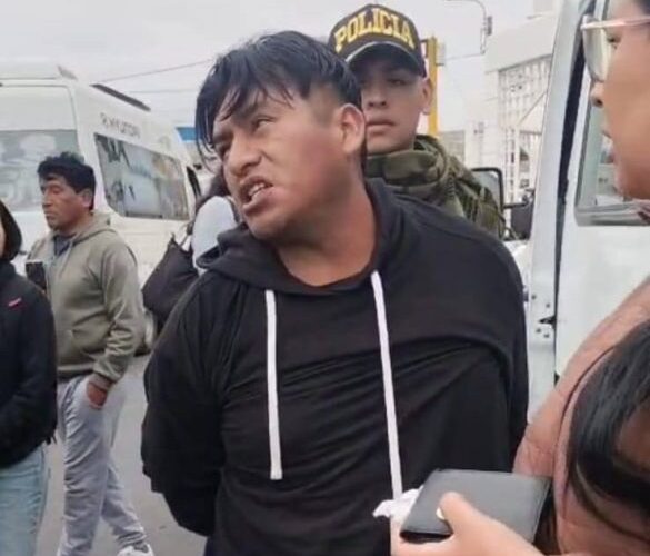 Intervención a minivan termina con dos detenidos