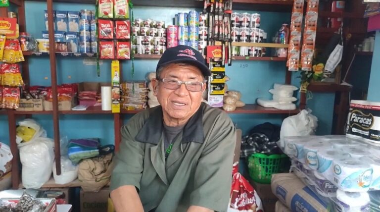 Comerciantes del mercadillo Túpac Amaru denuncian competencia desleal de ambulantes