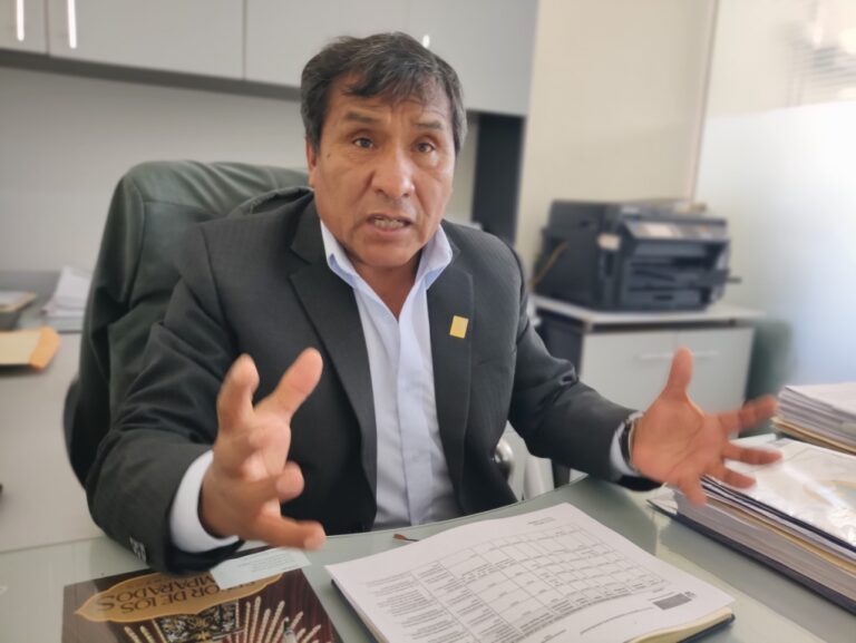 Director de UGEL Islay tilda de “reunión de hipócritas” cita por contaminación del río Tambo