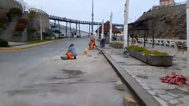 Realizan trabajos de mantenimiento en el muelle turístico de Mollendo