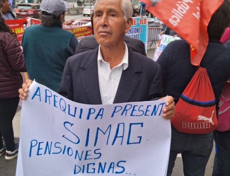 Maestros jubilados exigen pensiones dignas  