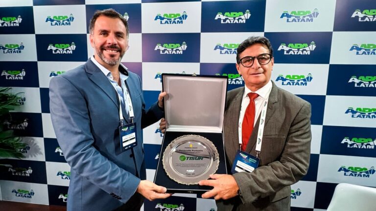 Tisur recibe premio al desarrollo portuario