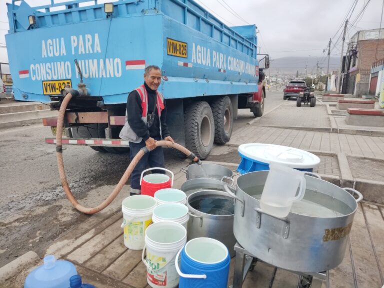 Sedapar distribuye agua en cisternas ante corte del servicio