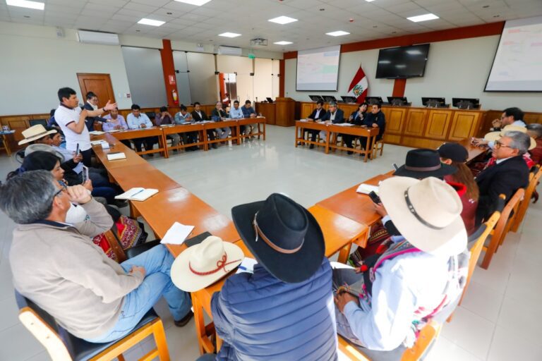 GRA y alcaldes acuerdan intervenir carretera en Castilla